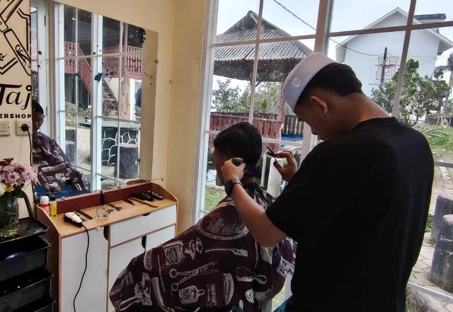 Praktek Kewirausahaan Barbershop